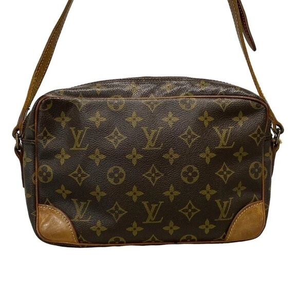 Auth LOUIS VUITTON Trocadero 27 Monogram Shoulder Bag - Picture 2 of 12